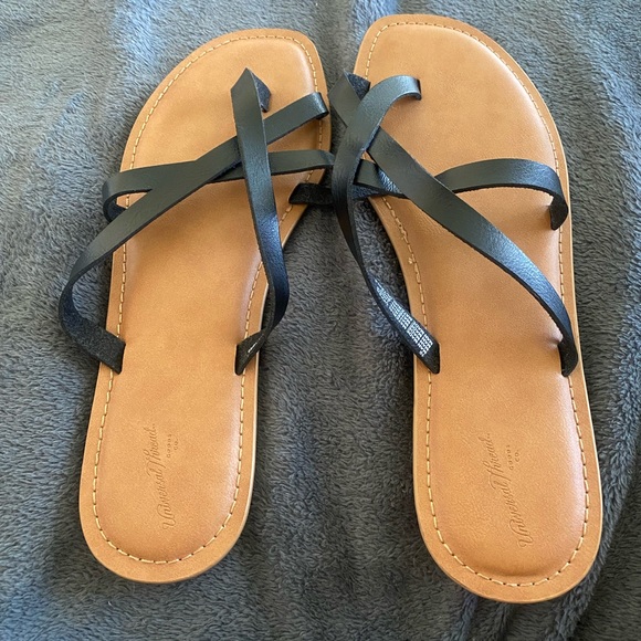 Target Universal Thread black sandals - Picture 4 of 4